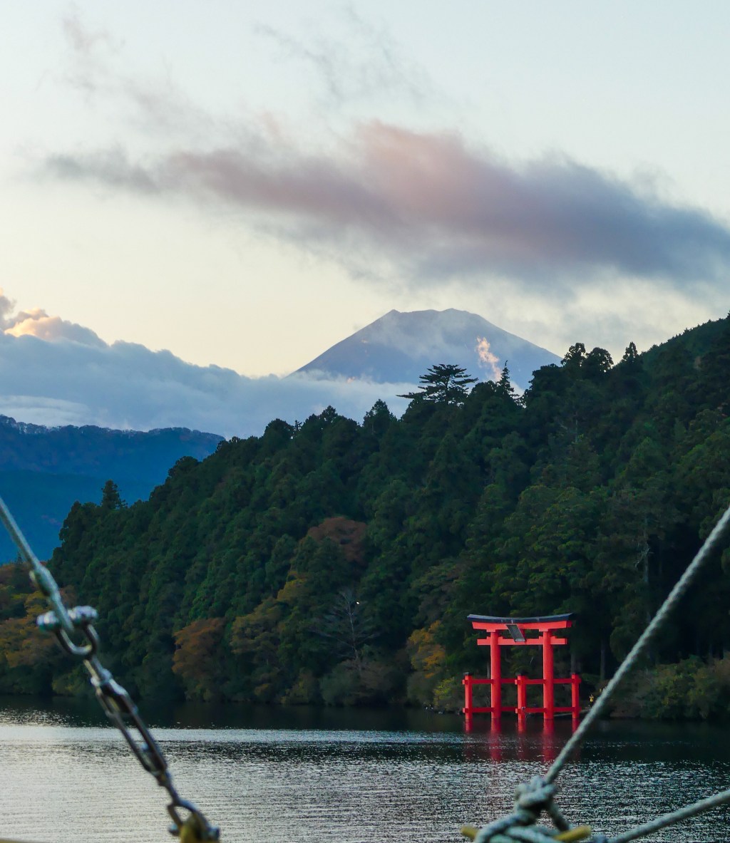 Hakone Travel Guide: Exploring Owakudani, Lake Ashi, and Mt. Fuji&nbsp;Views